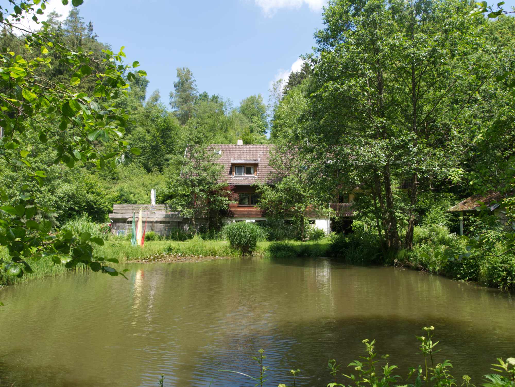 Haus mit Teich